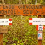 Cartelli a inizio sentiero